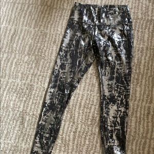 Lululemon leggings size 8 worn once